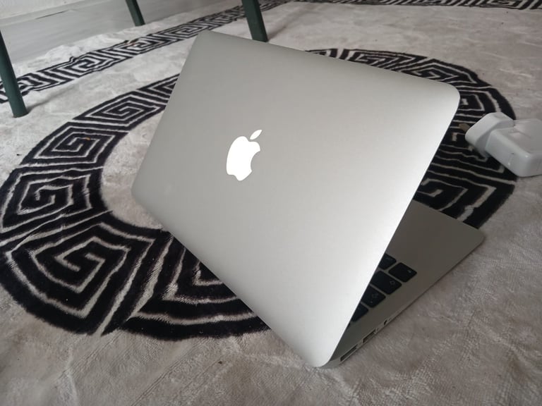 Mac book air 2012 free delivery 