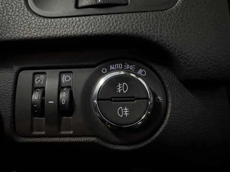 2015 Vauxhall Insignia 2.0 CDTi SRi Nav Sports Tourer Auto Euro 5 5dr Estate Diesel Automatic