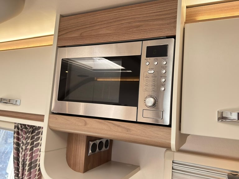2018 Swift Freestyle EB, 4 berth with rear island bed, centre washroom, 