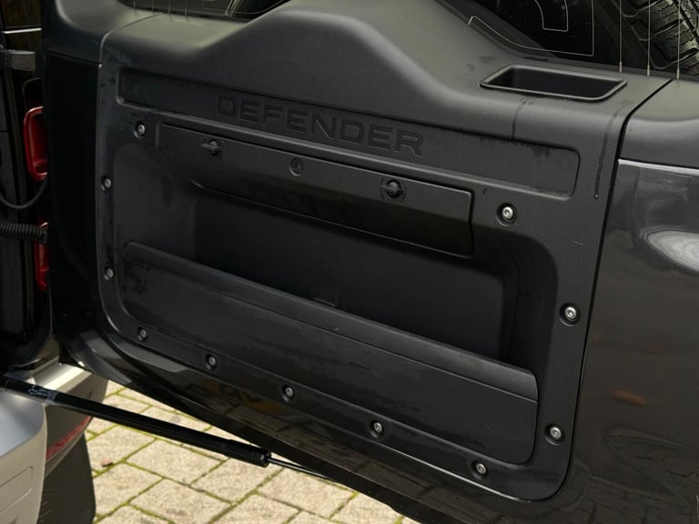 2022 Land Rover Defender 110 3.0 D300 MHEV HSE SUV 5dr Diesel Auto 4WD Euro 6 (s/s) (300 ps) ESTA...