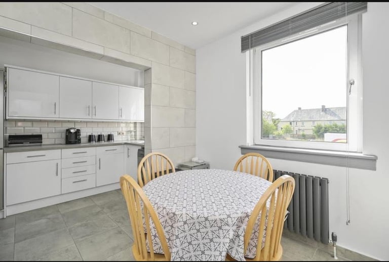 🌟 Cozy Room Available for Female pPofessional or Student in Family Home