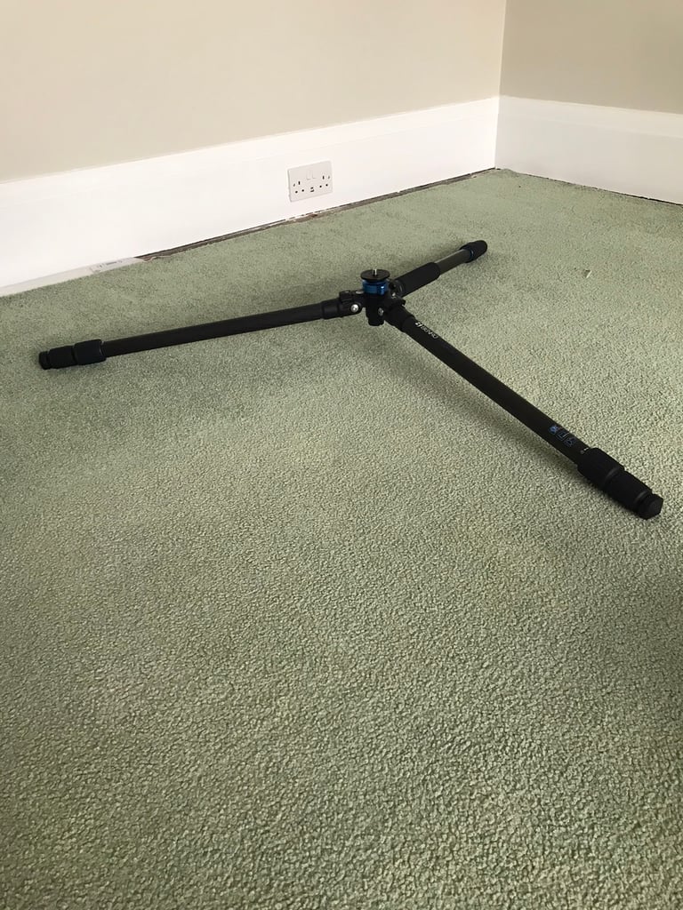 Camera tripod