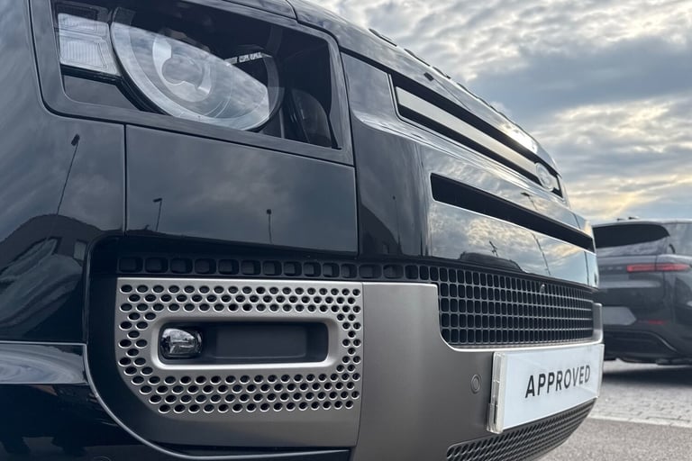 2024 Land Rover Defender 110 3.0 D300 110 X-Dynamic HSE 5dr SUV DIESEL Automatic