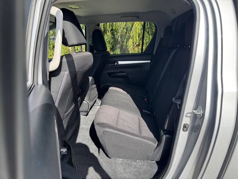 2018 Toyota Hilux 2.4 D-4D Invincible Auto 4WD Euro 6 (s/s) 4dr (TSS) PICK UP Diesel Automatic