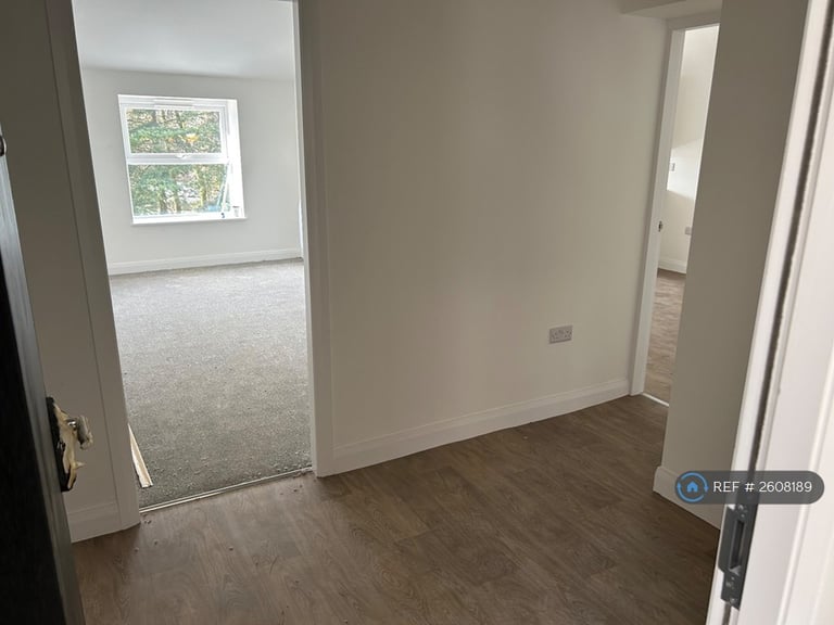 2 bedroom flat in Bury Road, Rawtenstall, Rossendale, BB4 (2 bed) (#2608189)