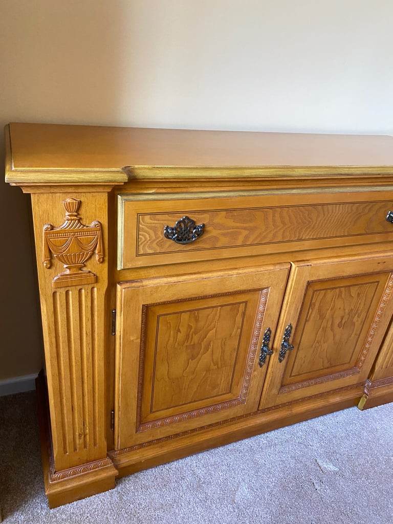 OAK SIDEABORD VGC - DELIVERY AVAILABLE 