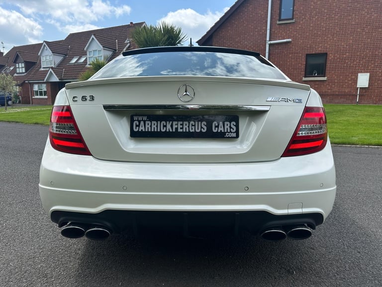 *** 2012 Mercedes-Benz C63 AMG 6.2 V8 460 BHP *** SUN-ROOF 