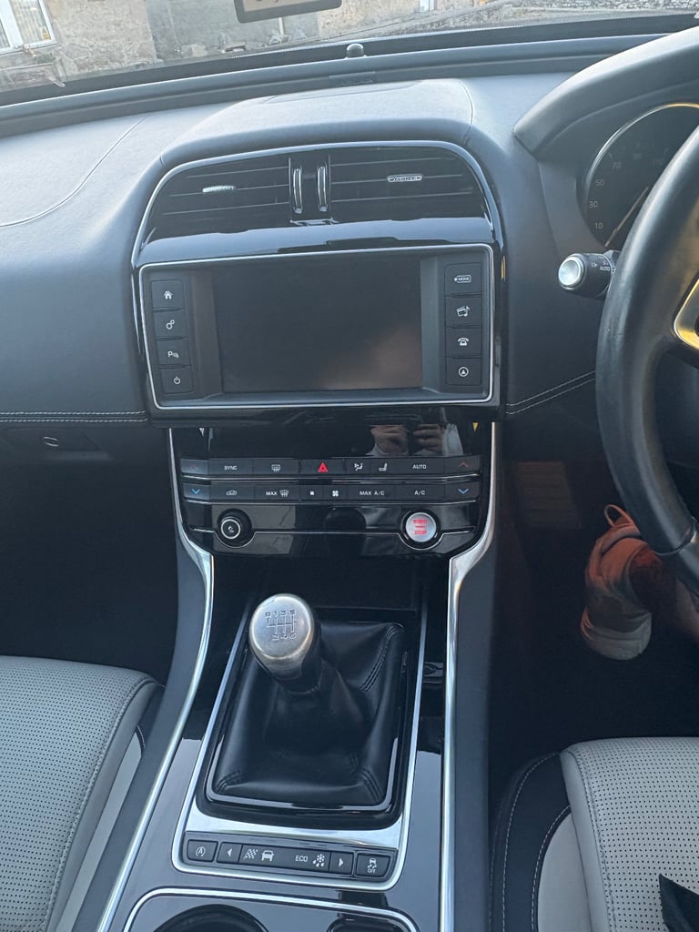 Jaguar, XE, Saloon, 2016, Manual, 1999 (cc), 4 doors