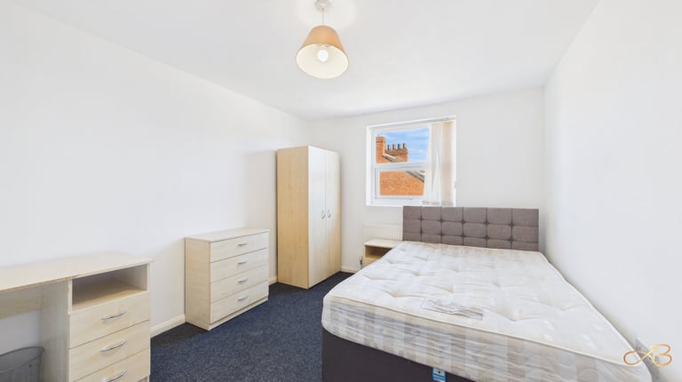 **DOUBLE ROOMS - AVAILABLE NOW**
