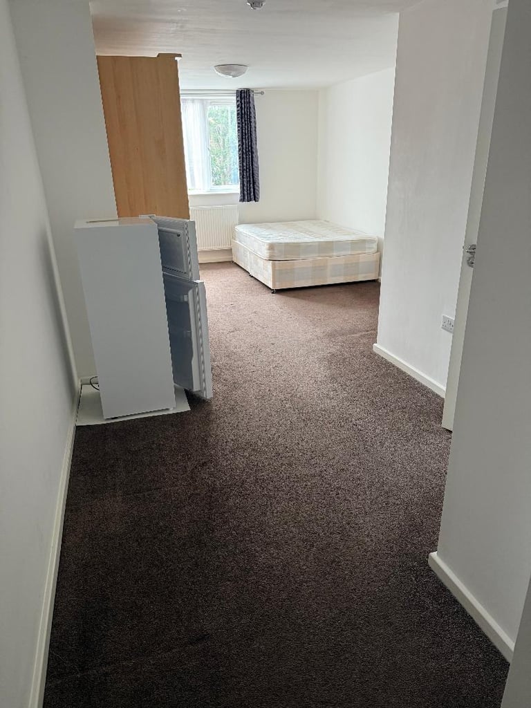 2 DOUBLE ENSUITE BEDSITS WICKLIFFE GARDENS WEMBLEY HA9