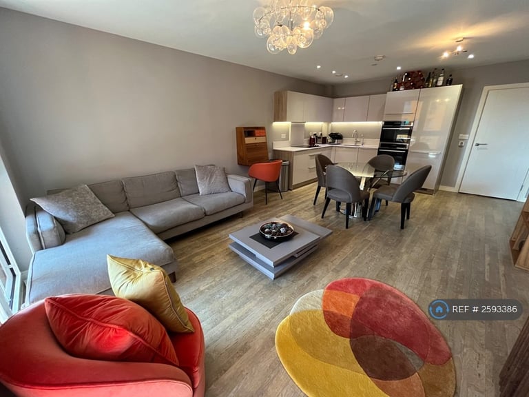 image for 2 bedroom flat in Ossel Court, London, SE10 (2 bed) (#2593386)