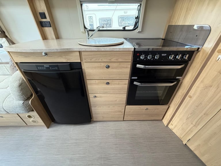 Elddis Avante 482 482 GTS 2016