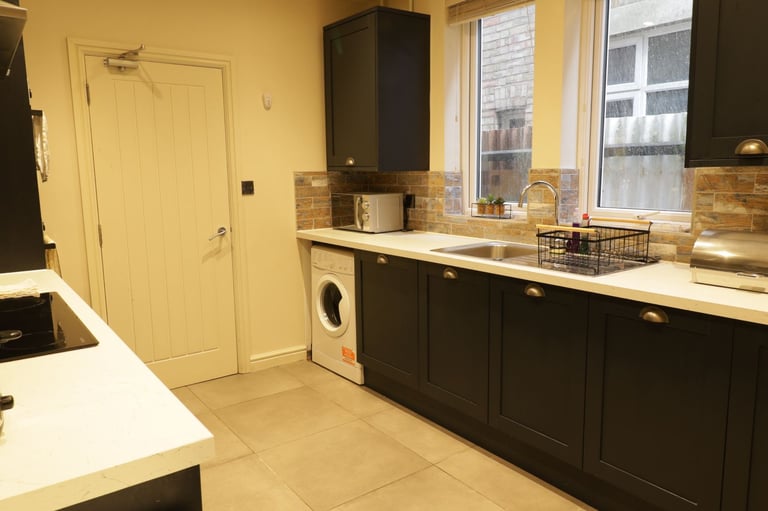 Stylish Ensuite Room | Bills Inc. | No Deposit