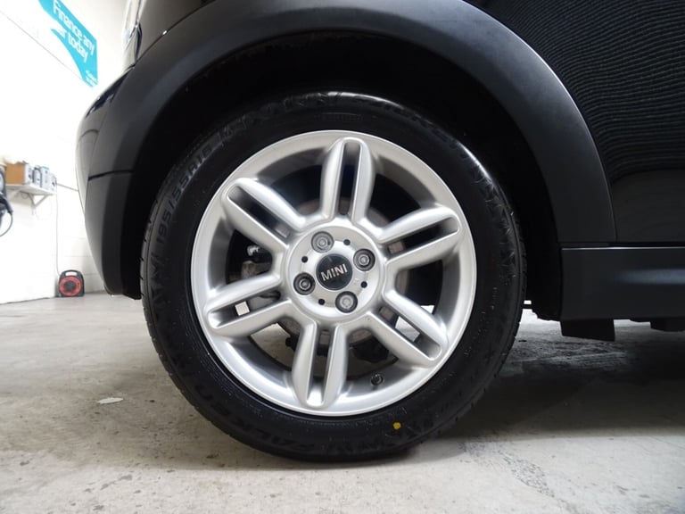 Mini Convertible 1.6 Cooper 2dr Automatic **LOW MILEAGE*ONLY 26000 MILES**