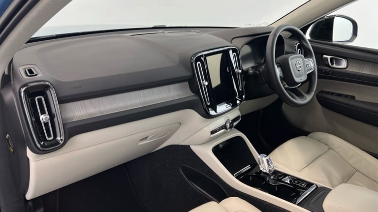 2022 Volvo XC40 2.0 B4P Plus Dark 5dr AWD Auto ESTATE PETROL Automatic