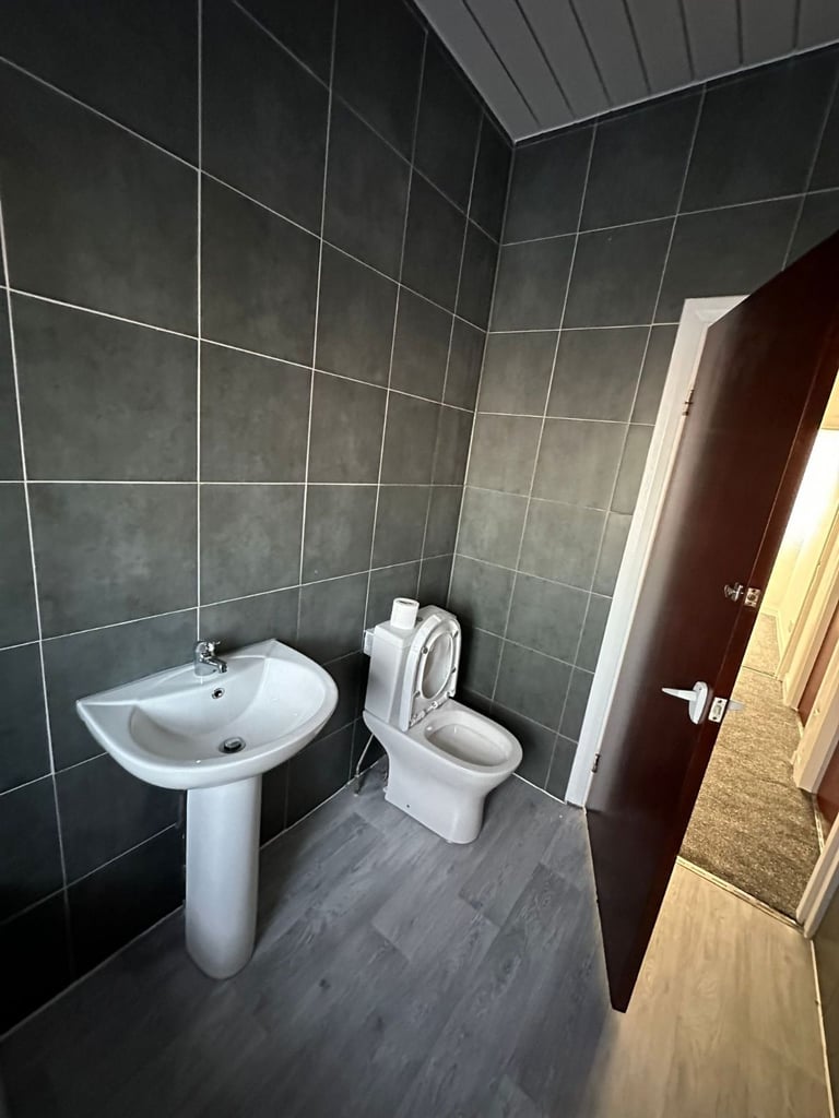 Beautiful 4 bedroom house to rent in ( IG11) Area