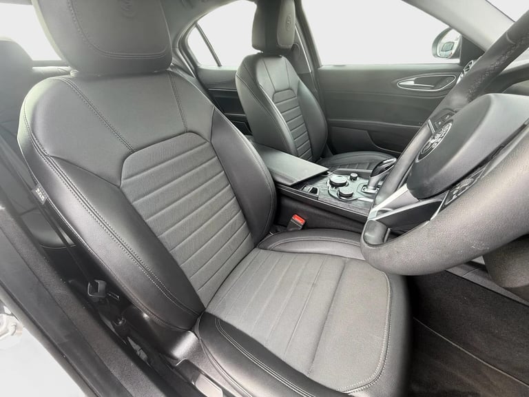 2019 Alfa Romeo Giulia 2.0T Super Auto Euro 6 (s/s) 4dr SALOON Petrol Automatic