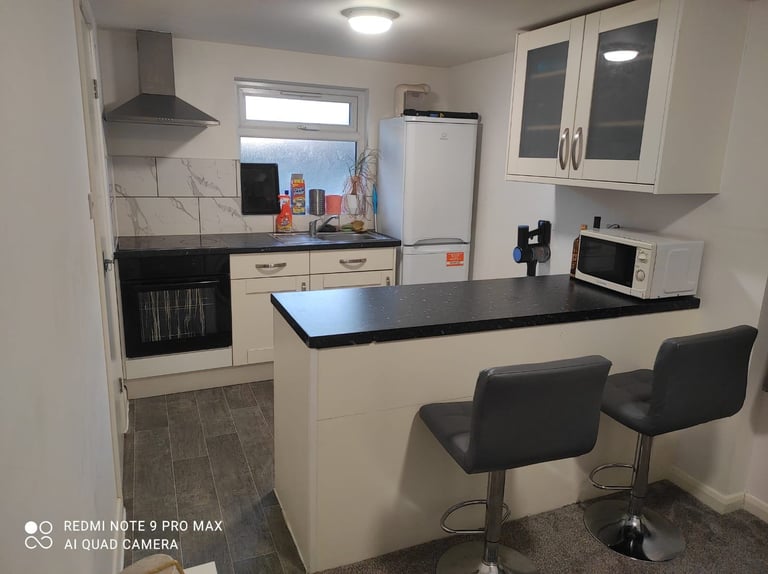 A beautiful executive 1 Bed flat. Separate kitchen and shower room. £1300 inc ALL bills except Elec