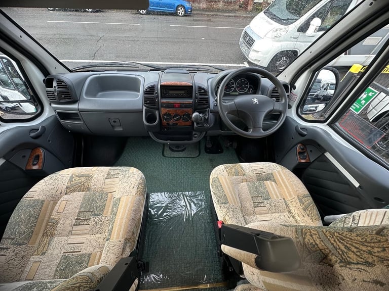 Auto-Sleepers Symbol 2 berth compact DIESEL MANUAL 2004/04