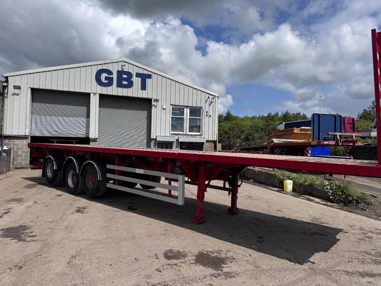 Crane Flat bed extender trailer 43ft closed 