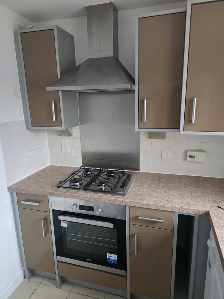 🌟 NEWLY-REFURBISHED 3/4 BED SEMI-DETACHED HOUSE – OXLEY PARK, MK4 🌟 Available Now – £1,695 pcm ***