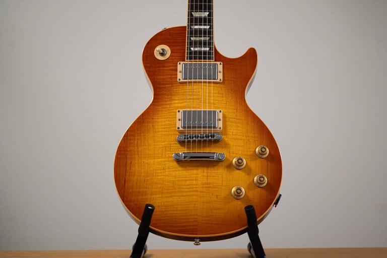 2010 Gibson USA Les Paul Standard Plus in Honeyburst - (Under 8 lbs!)