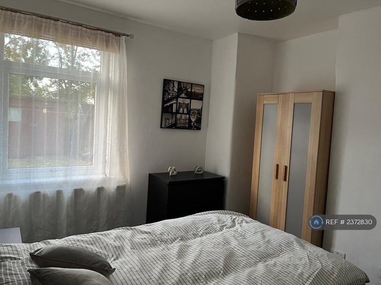 2 bedroom flat in Burnbank Street, Coatbridge, ML5 (2 bed) (#2372830)