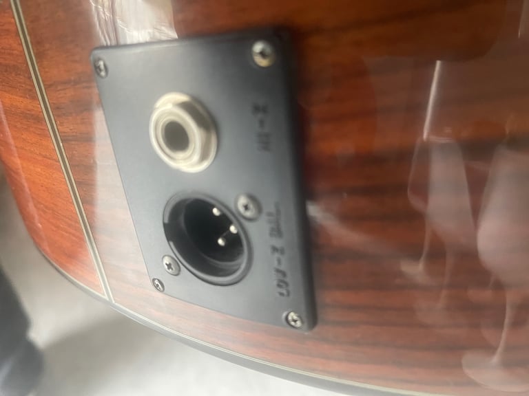 Washburn C104 SCE classical electric acoustic guitar