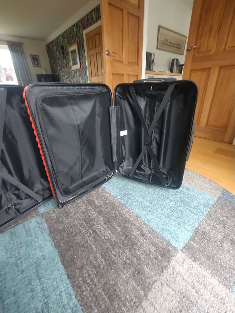 Medium hard shell suitcases