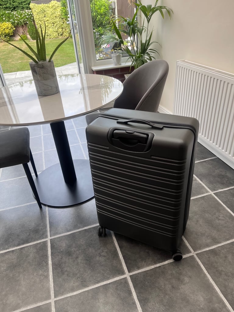 Grey hard shell suitcase (Large)