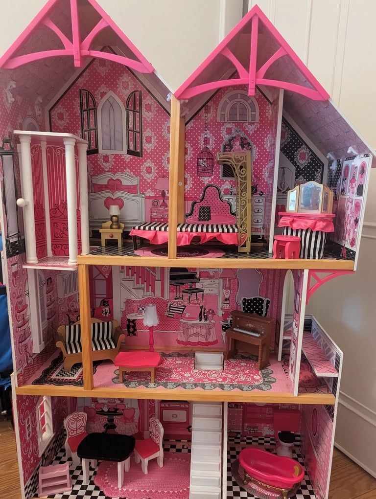Kidkraft dolls house suitable for Barbie 