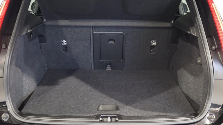  Volvo XC40 T3 R-Design Pro Manual (Park Assist, Heated Seats, Sat Nav) Petrol Manual