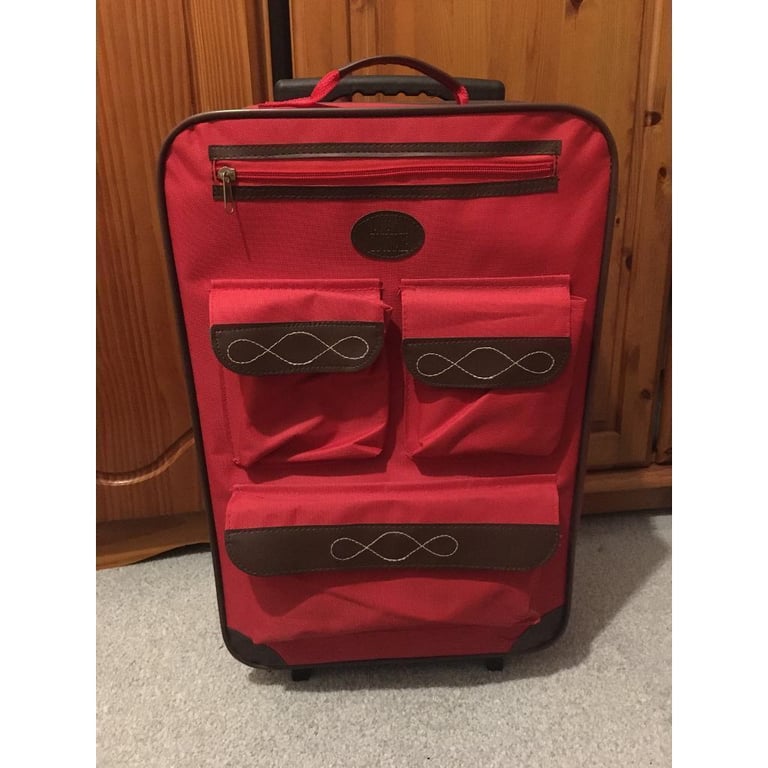 Travel case with wheels. Almost new. Kingswood BS15 