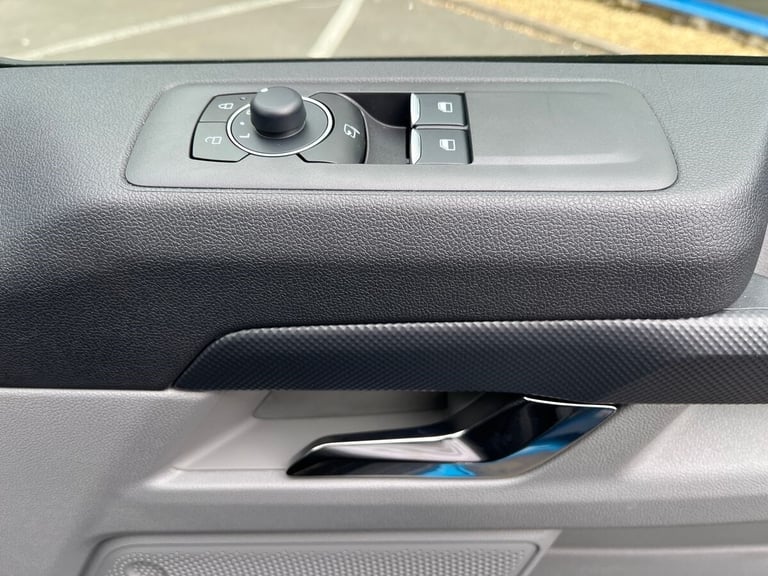 2025 Ford Transit Custom E-Transit Custom Limited DCiV 320 L1 65kWh 100kw 136 RWD 1 Speed Automat...