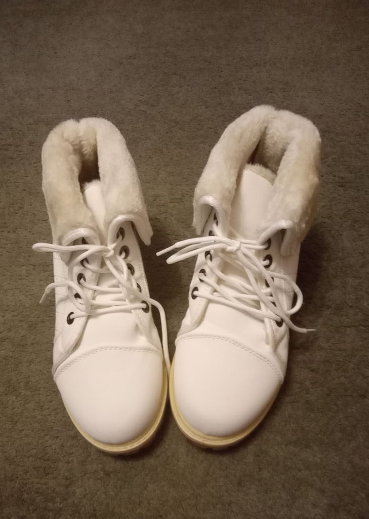 image for Ladies white fleece lined boots