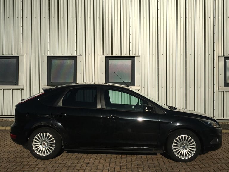 2010 Ford Focus 1.6 Titanium 5dr HATCHBACK Petrol Automatic