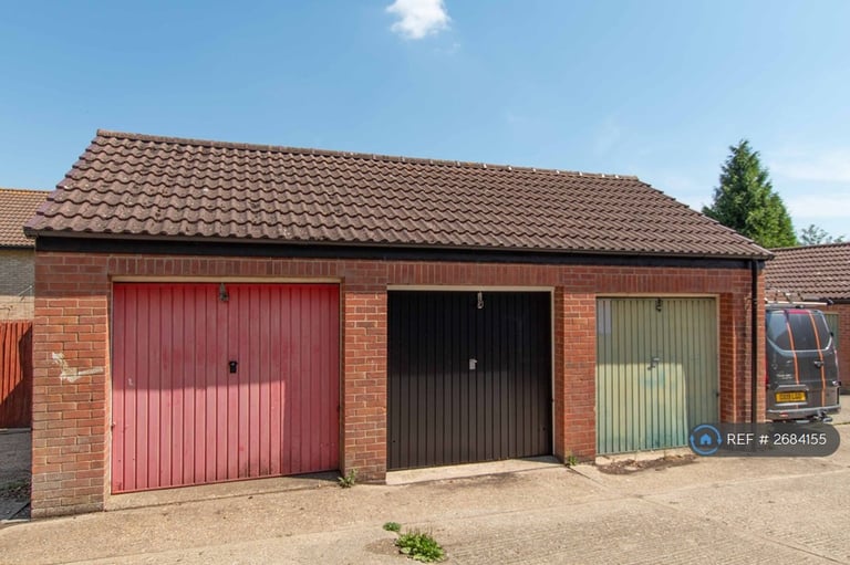 3 bedroom house in Frensham Close, Banbury, OX16 (3 bed) (#2684155)