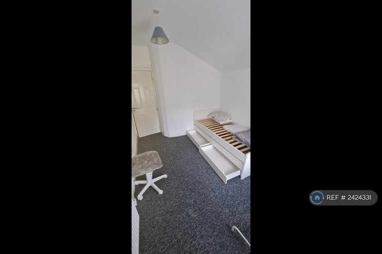 1 bedroom in Alexandra Road, Chatham, ME4 (#2424331)