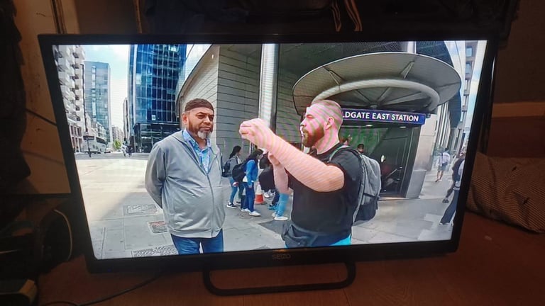 FREE DELIVERY excellent 32 LED HDTV freeveiw channels inbuilt 