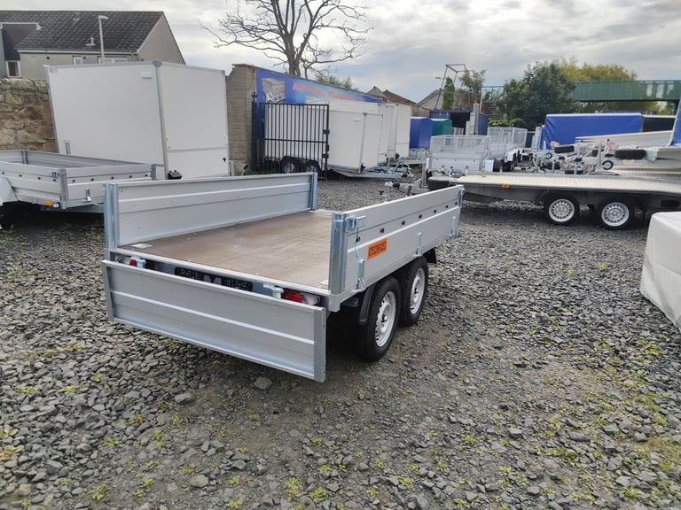 BRAND NEW 8,2ft x 5ft Twin Axle Hochlander Trailer With Drop Down Sides 1300KG ALKO Braked