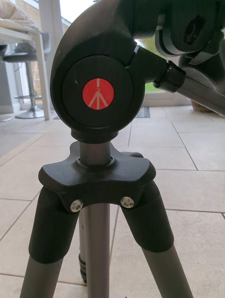 MANFROTTO TRIPOD