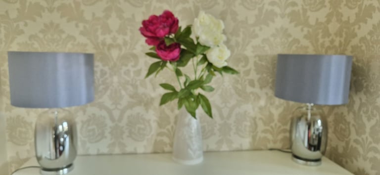 House Clearance. Rugs, lamps, side tables, canvases and prints