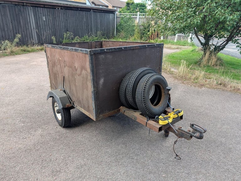 Wooden and metal trailer. 4 ft by 3 ft (Internal 3 ft 10 ins x 2 ft 10 ins)
