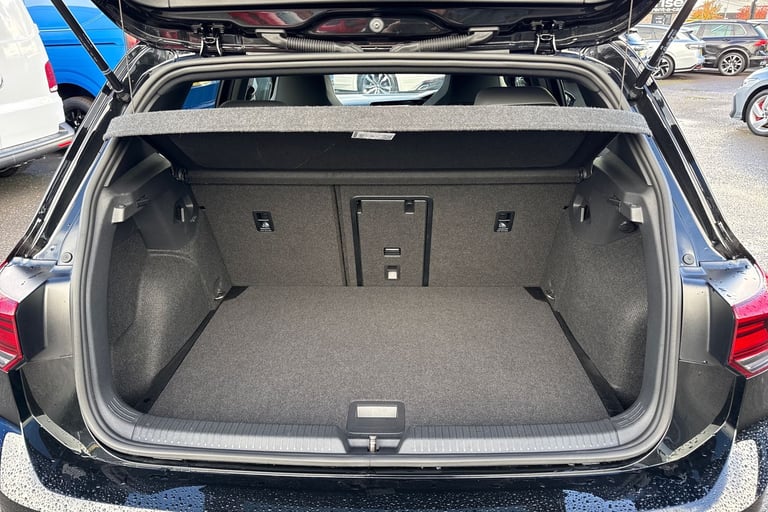 2024 Volkswagen Golf 1.5 eTSI 150 R-Line 5dr DSG Ã¢Â­ÂSunroof, Winter Pack, 18 Bergamo Alloys Ã ...