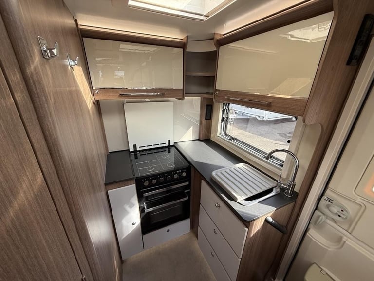 2018 BAILEY UNICORN SEVILLE 2 BERTH TOURING CARAVAN