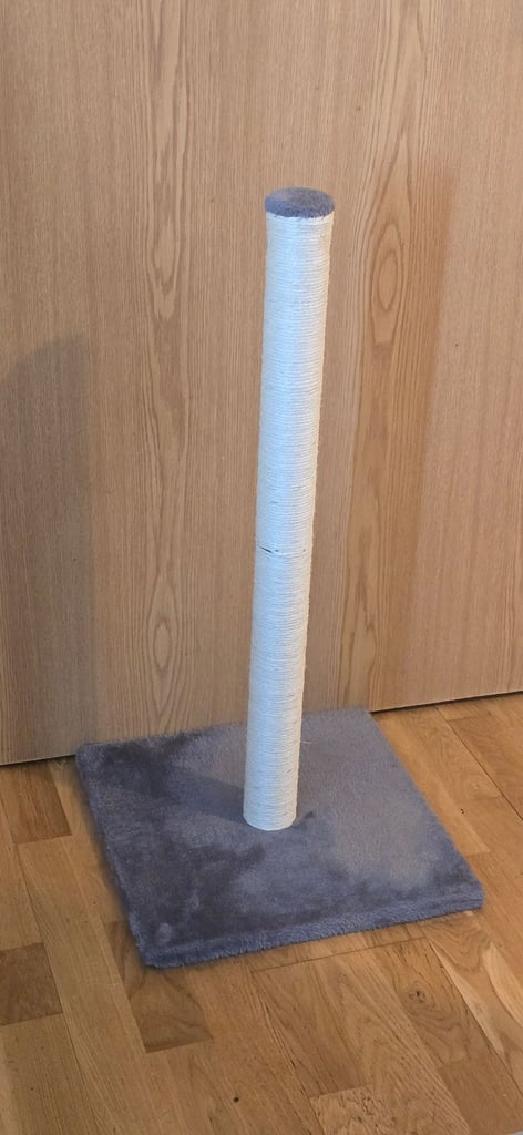 LARGE CAT SCRATCHING POST