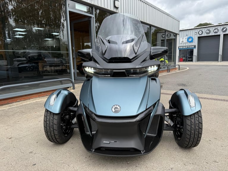 2025 Can-Am Spyder RT Limited 1330cc 6 speed semiauto trike MINERAL BLUE