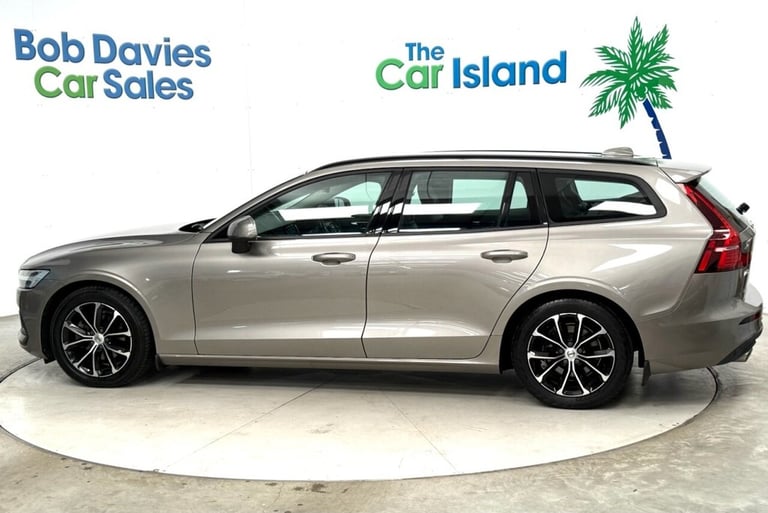 2019 68 VOLVO V60 2.0 D4 MOMENTUM ESTATE 5DR DIESEL AUTO EURO 6 (S/S) (190 PS) D