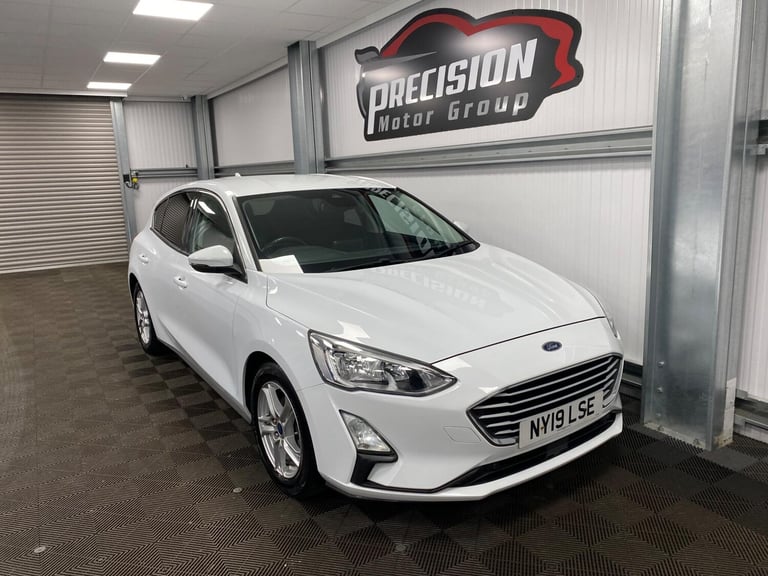 image for 2019 Ford Focus 1.0T EcoBoost Zetec Euro 6 (s/s) 5dr HATCHBACK Petrol Manual