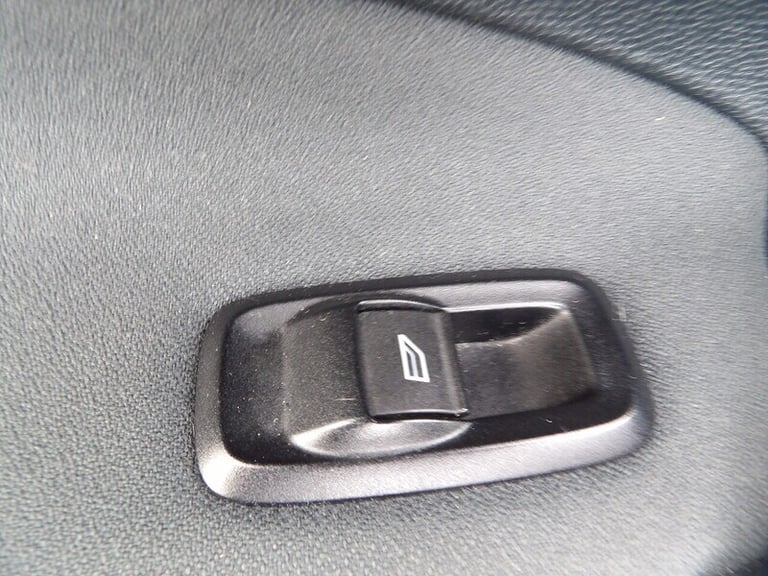 2012 Ford Fiesta Titanium Hatchback Petrol Manual